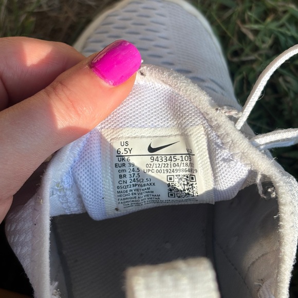 Nike - Picture 5 of 6